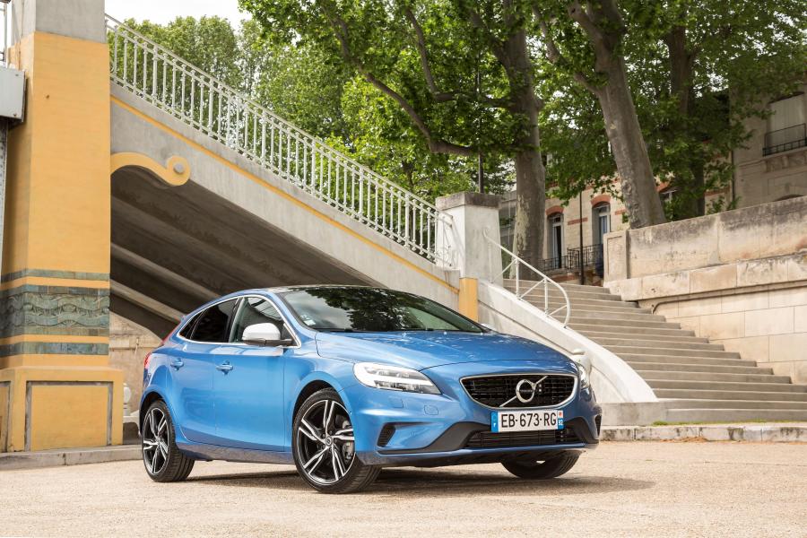  Volvo V40 D4 R-Design 2016 года  (фото 15 из 30)